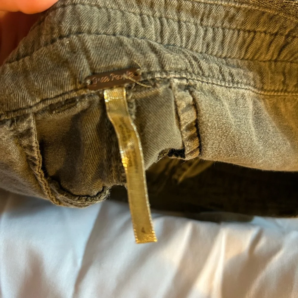 Free People Green Cargo Shorts Relaxed Fit - Picture 3 of 3